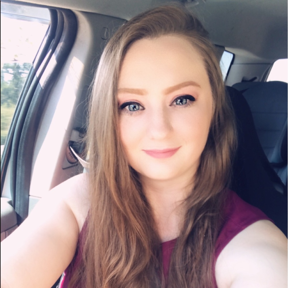 Meet your Posher, Alexis
